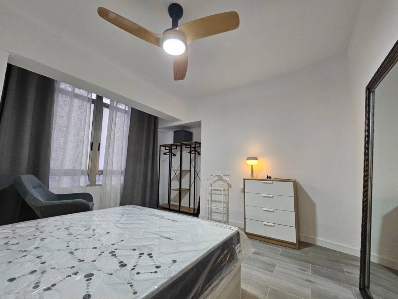 2 quarto Apartamento para arrendar em Alicante cidade - 1 000 € (Ref: 9467947)