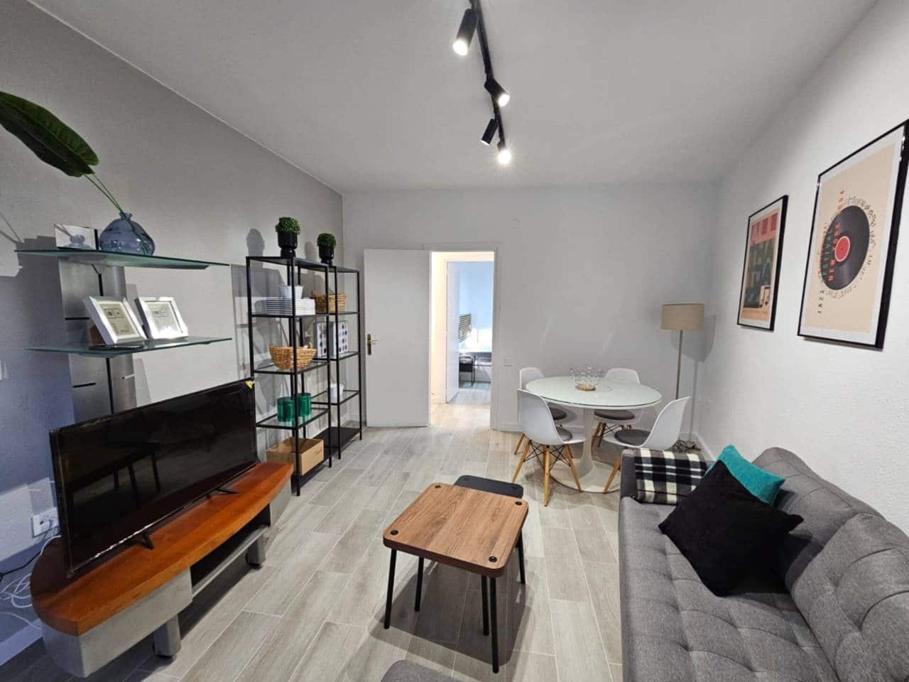 2 quarto Apartamento para arrendar em Alicante cidade - 1 000 € (Ref: 9467947)