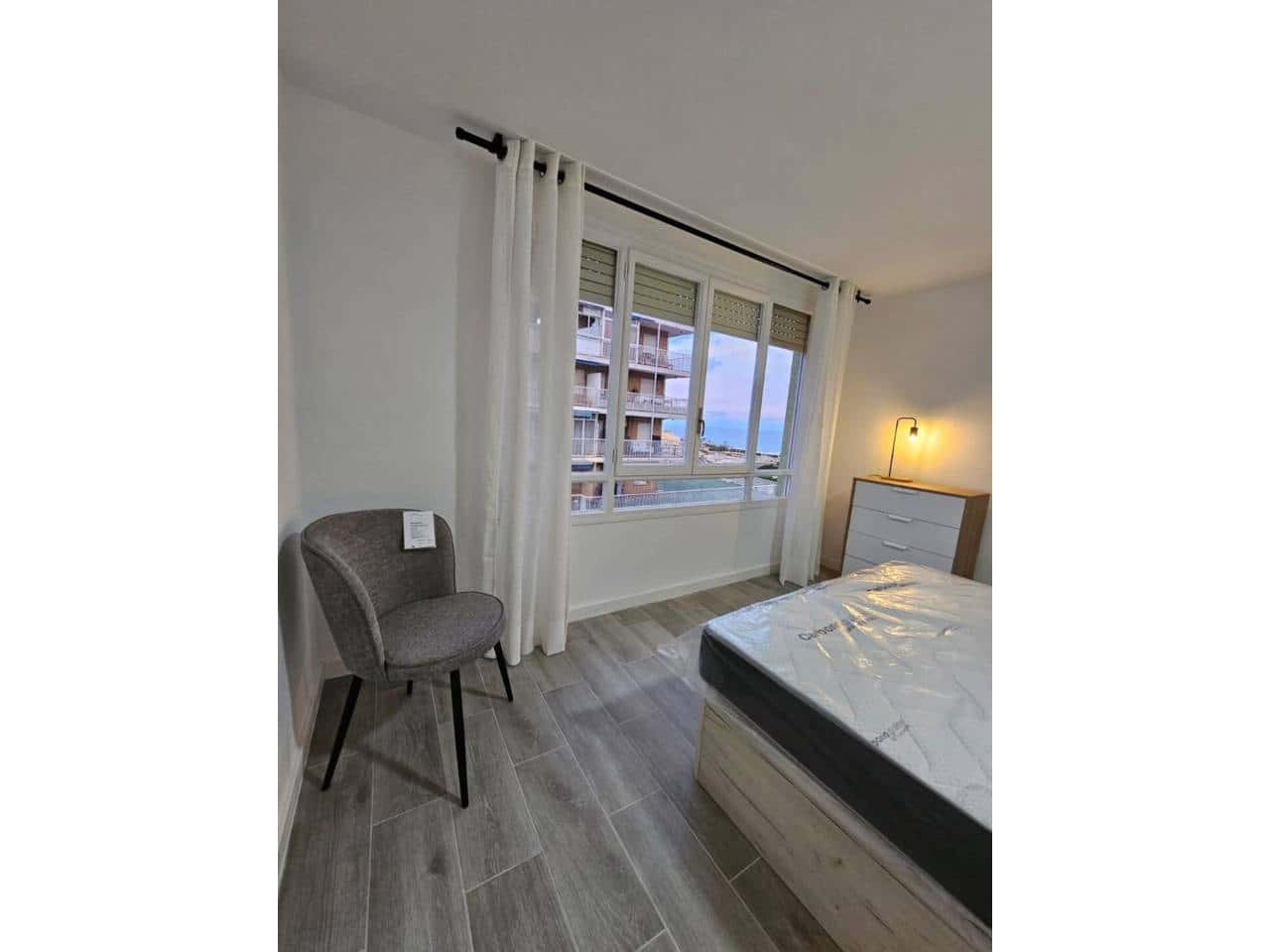 2 quarto Apartamento para arrendar em Alicante cidade - 1 000 € (Ref: 9467947)