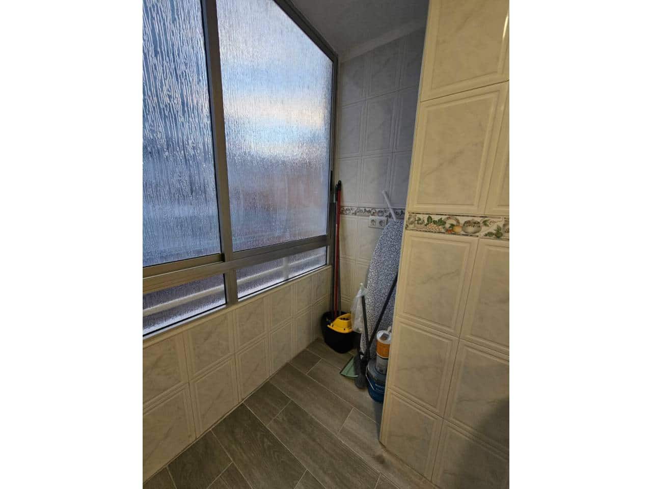 2 quarto Apartamento para arrendar em Alicante cidade - 1 000 € (Ref: 9467947)