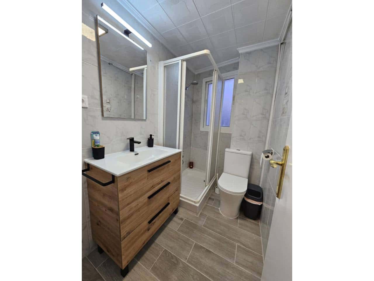 2 quarto Apartamento para arrendar em Alicante cidade - 1 000 € (Ref: 9467947)