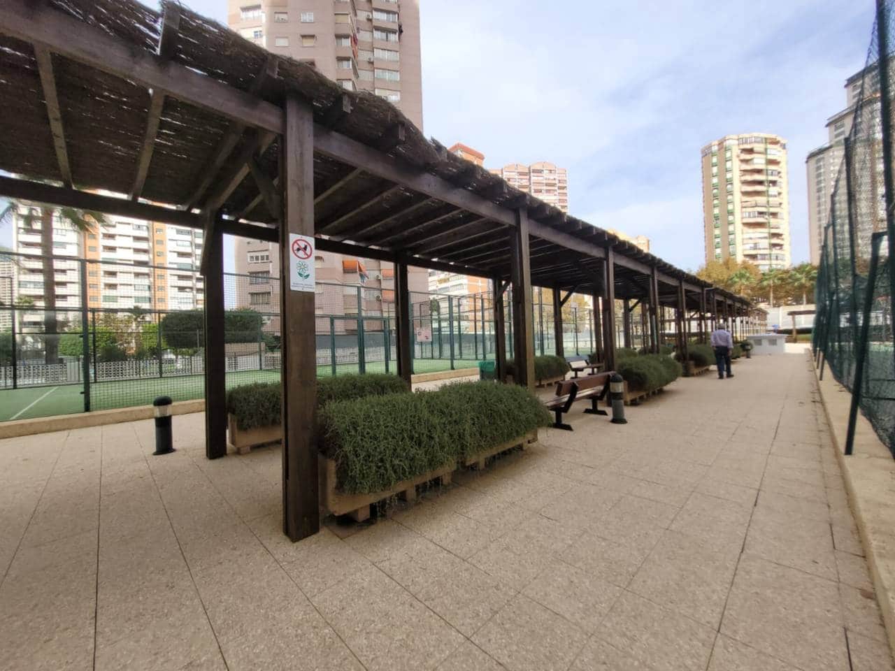 2 bedroom Flat for sale in Benidorm with pool garage - € 310,000 (Ref: 9511139)