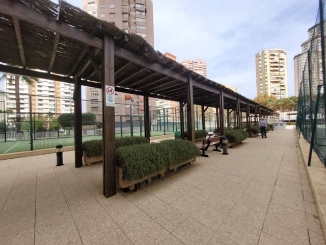 2 bedroom Flat for sale in Benidorm with pool garage - € 310,000 (Ref: 9511139)