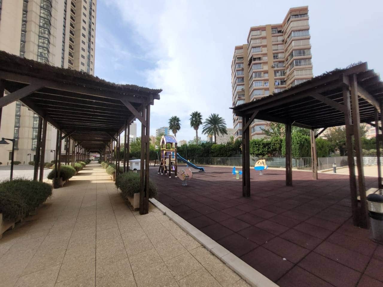 2 bedroom Flat for sale in Benidorm with pool garage - € 310,000 (Ref: 9511139)