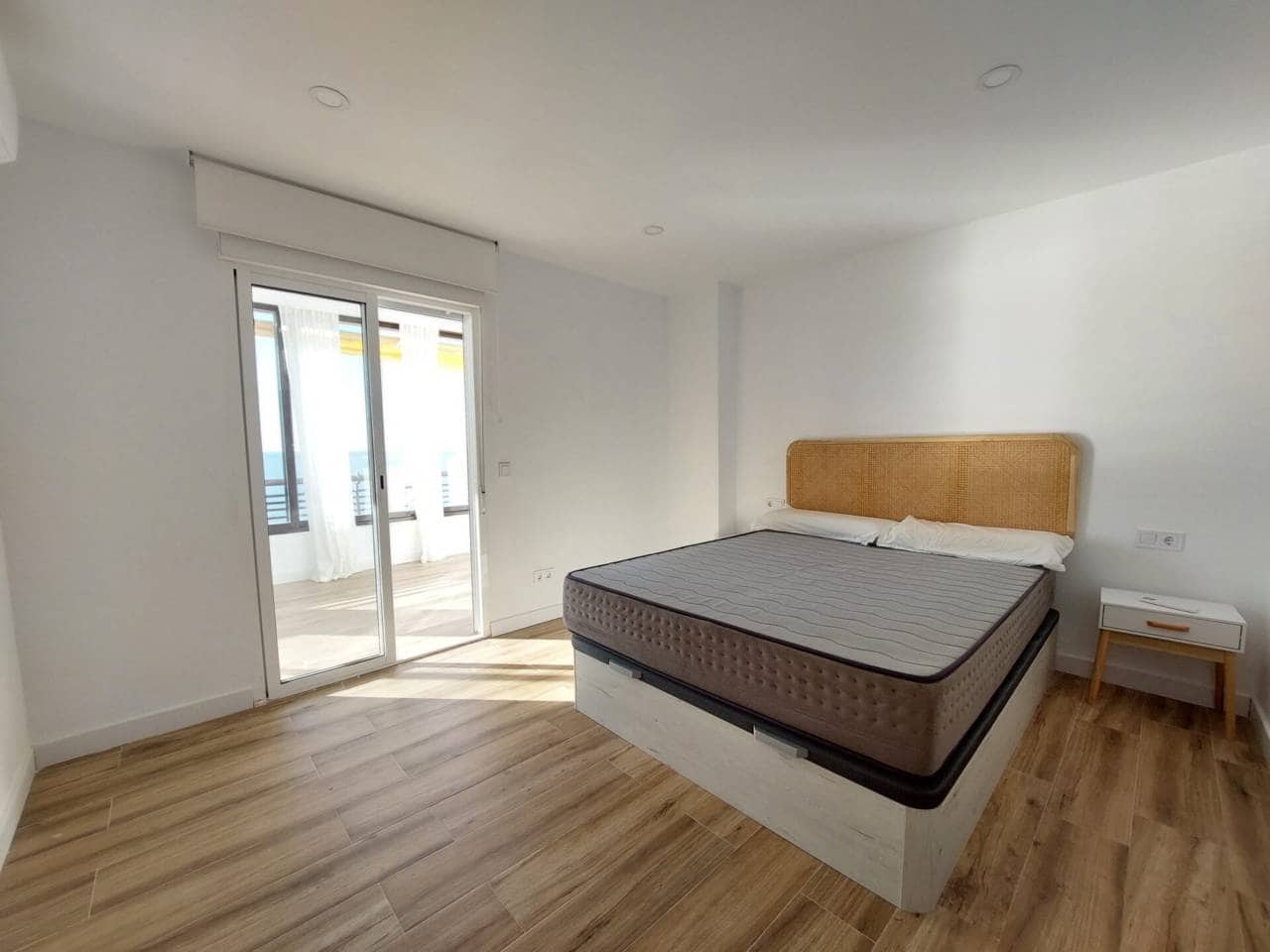 Appartement de 3 chambres à louer à Alicante ville avec piscine garage - 1 600 € (Ref: 9532628)