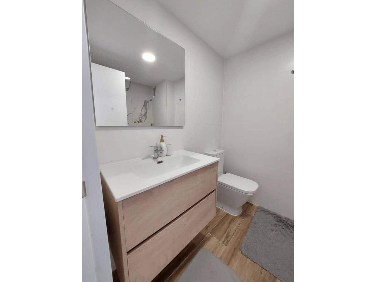 Appartement de 3 chambres à louer à Alicante ville avec piscine garage - 1 600 € (Ref: 9532628)