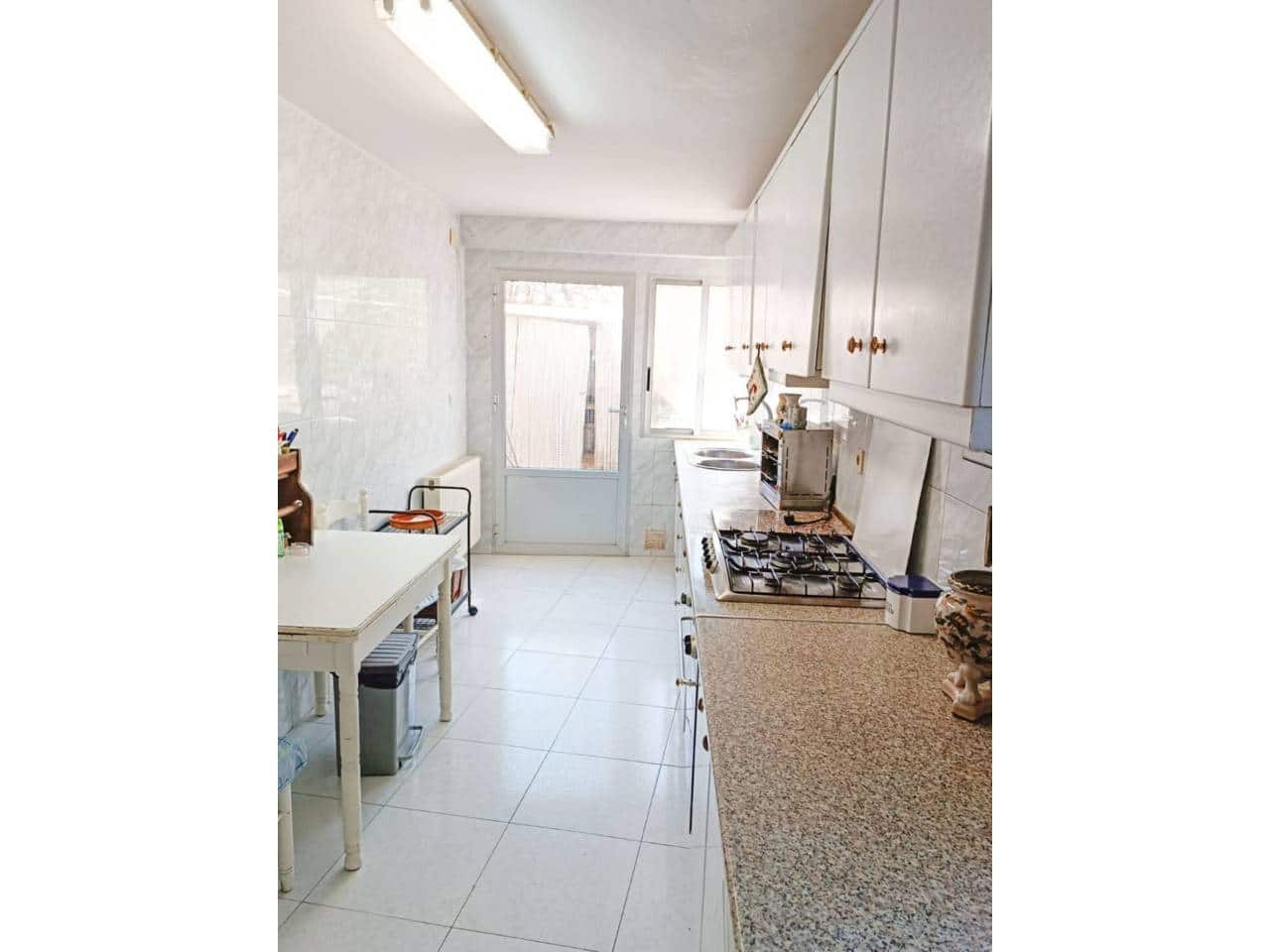 7 soveværelse Byhus til salg i Confrides - € 199.900 (Ref: 9564051)