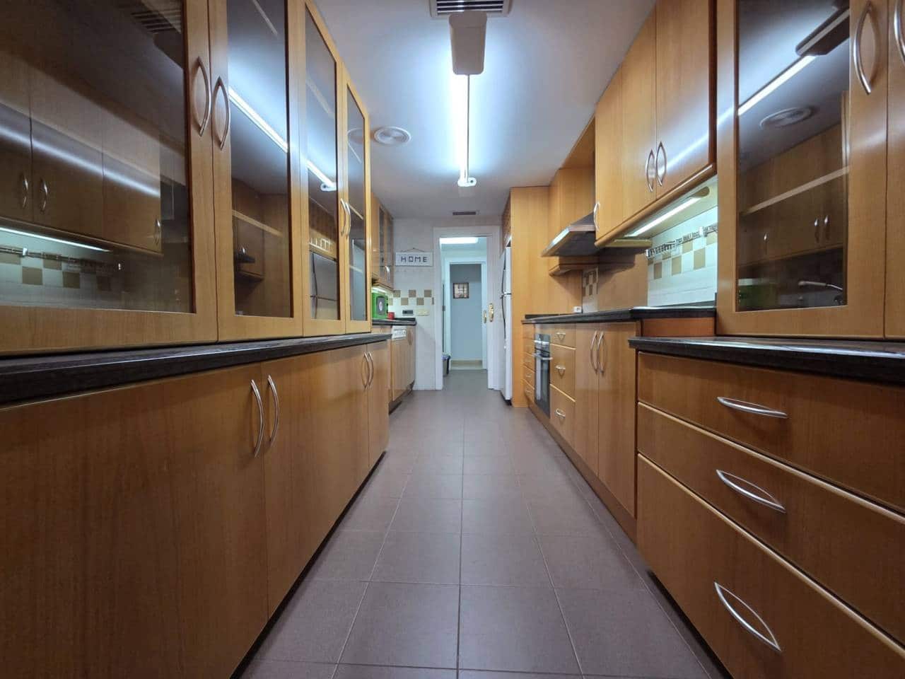 3 slaapkamer Flat te huur in San Vicente / Sant Vicent del Raspeig met garage - € 1.200 (Ref: 9578453)