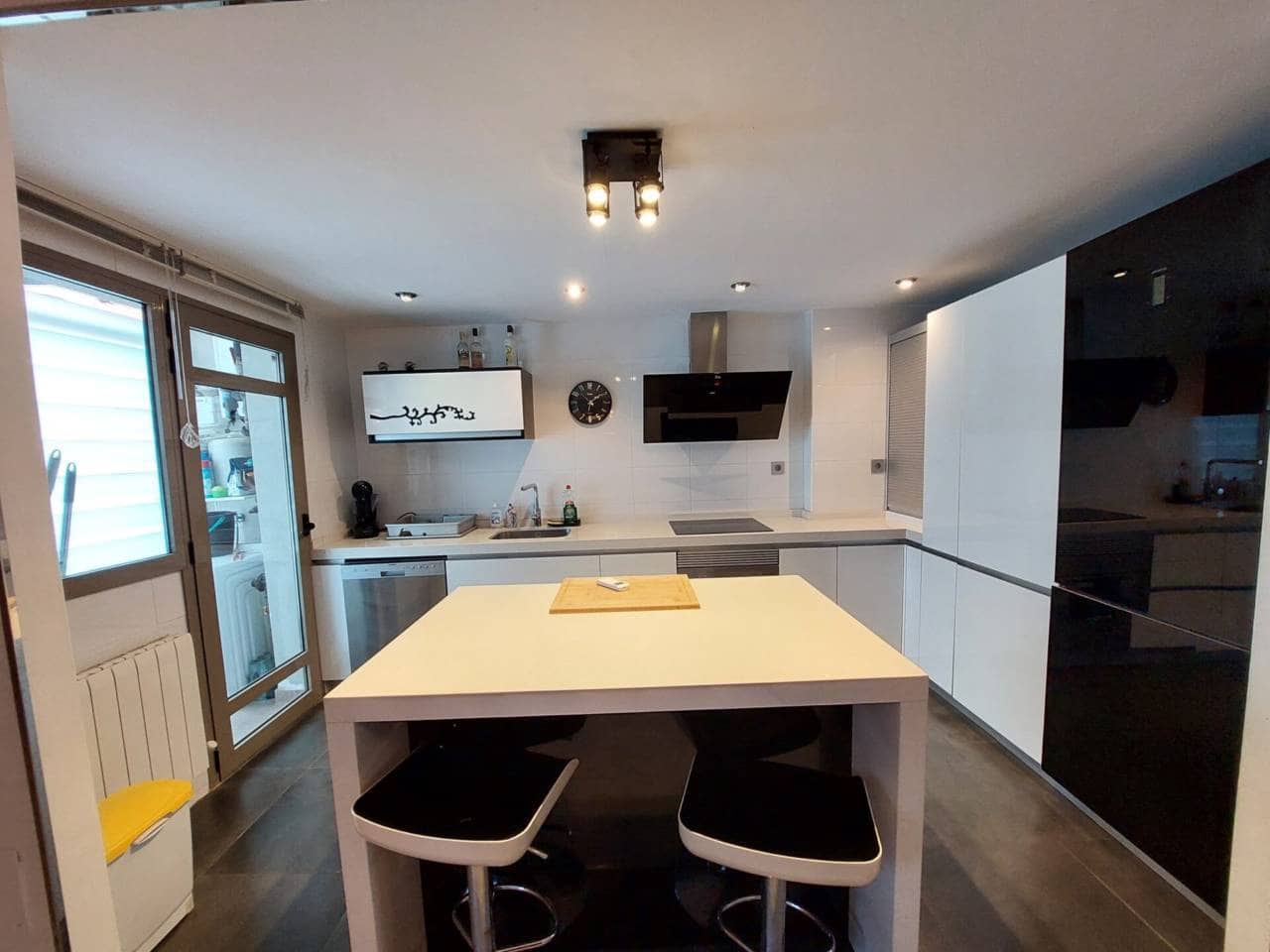 5 bedroom Bungalow for rent in Alicante / Alacant city with pool garage - € 2,500 (Ref: 9594508)