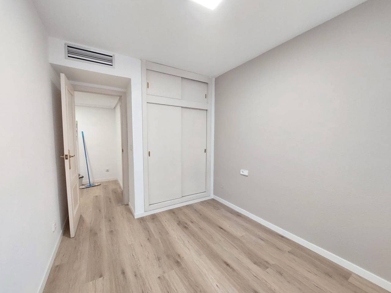 4 bedroom Flat for rent in Alicante / Alacant city - € 1,500 (Ref: 9688464)