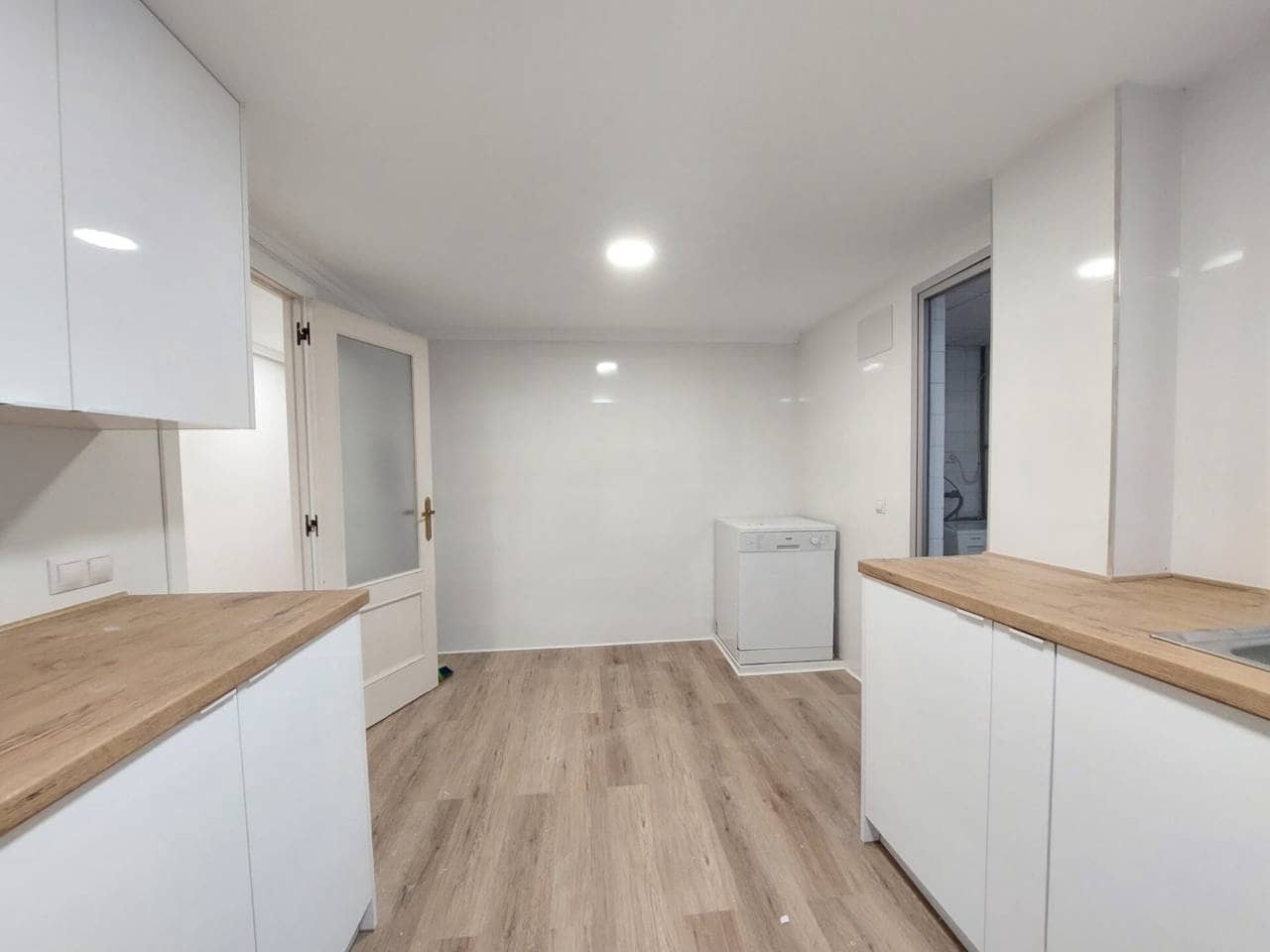 4 bedroom Flat for rent in Alicante / Alacant city - € 1,500 (Ref: 9688464)