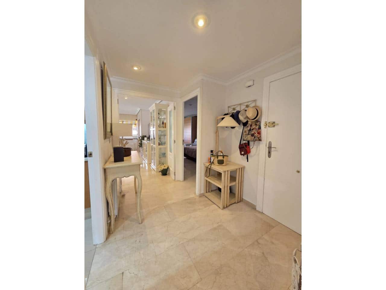 4 sypialnia Mieszkanie do wynajęcia w Miasto Alicante / Alacant z basenem garażem - 2 300 € (Ref: 9720695)