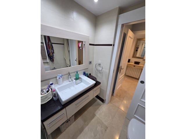 4 soverom Leilighet til leie i Alicante by med svømmebasseng garasje - € 2 300 (Ref: 9720695)