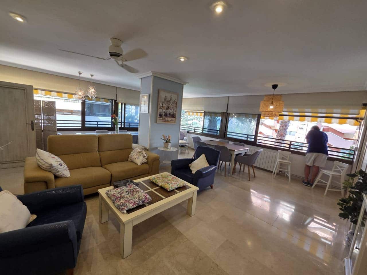 4 sypialnia Mieszkanie do wynajęcia w Miasto Alicante / Alacant z basenem garażem - 2 300 € (Ref: 9720695)