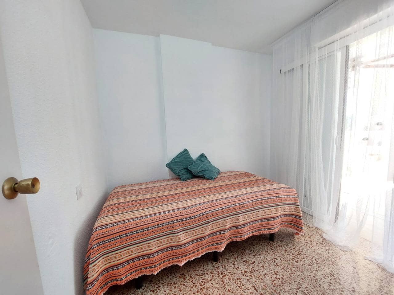 3 bedroom Flat for rent in Alicante / Alacant city with pool garage - € 1,300 (Ref: 9730807)