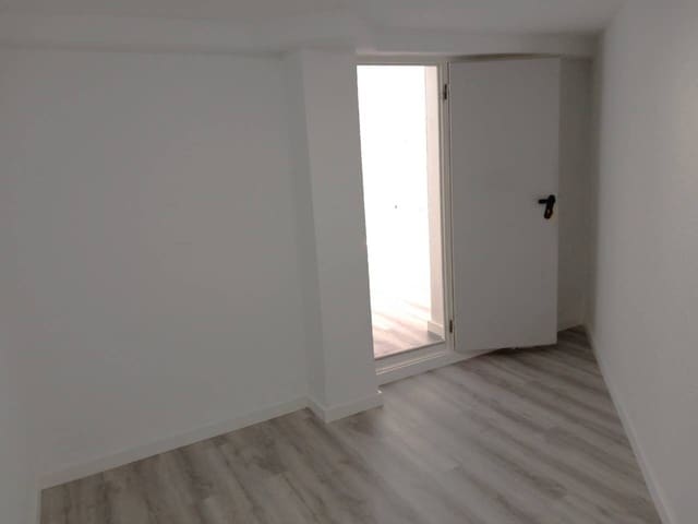 Erhverv til leje i Alicante by - € 800 (Ref: 9793846)