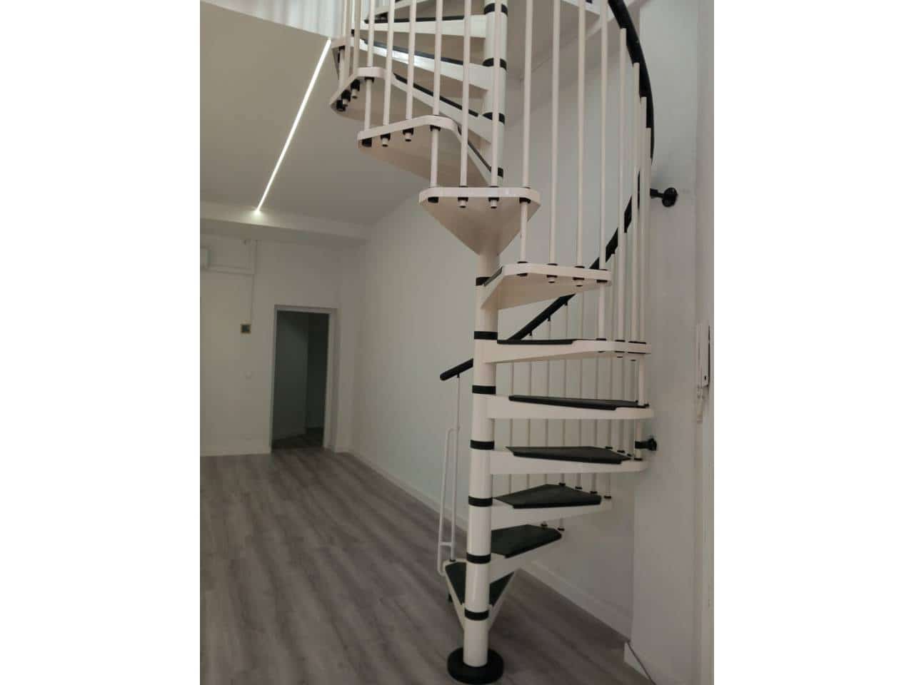 Erhverv til leje i Alicante by - € 800 (Ref: 9793846)