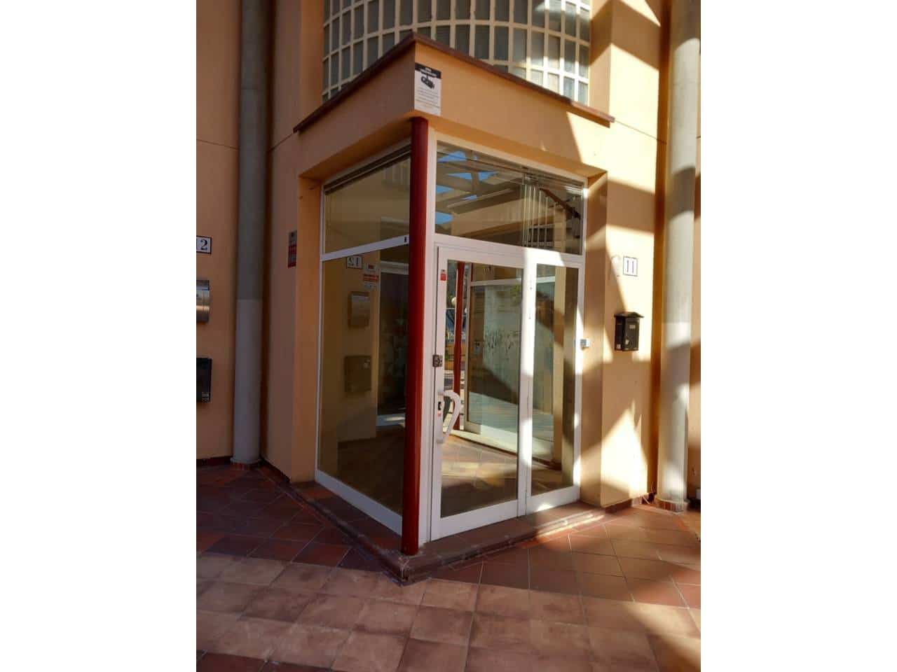 Erhverv til leje i Alicante by - € 800 (Ref: 9793846)