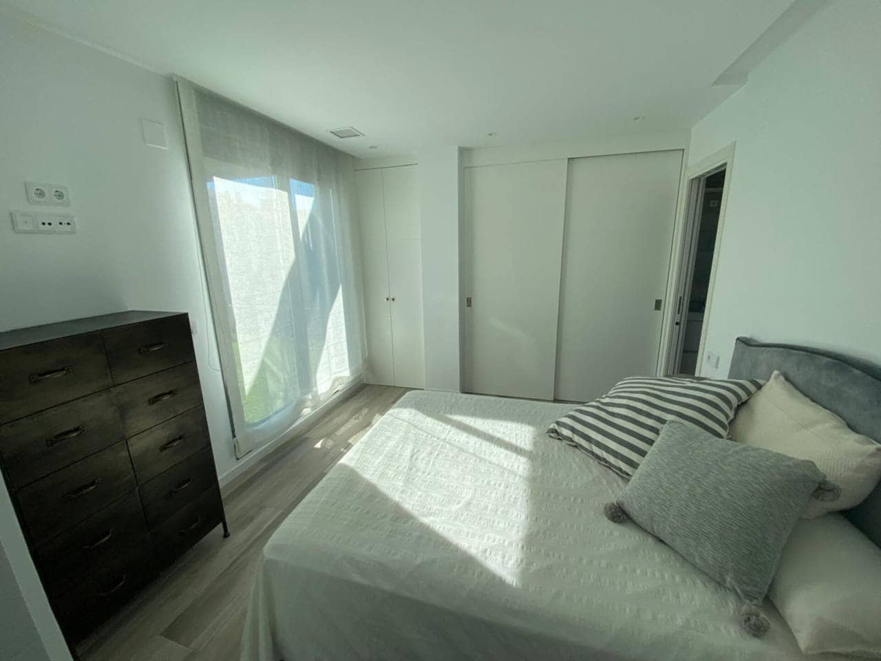 3 sypialnia Mieszkanie do wynajęcia w Miasto Alicante / Alacant z basenem garażem - 3 000 € (Ref: 9798515)