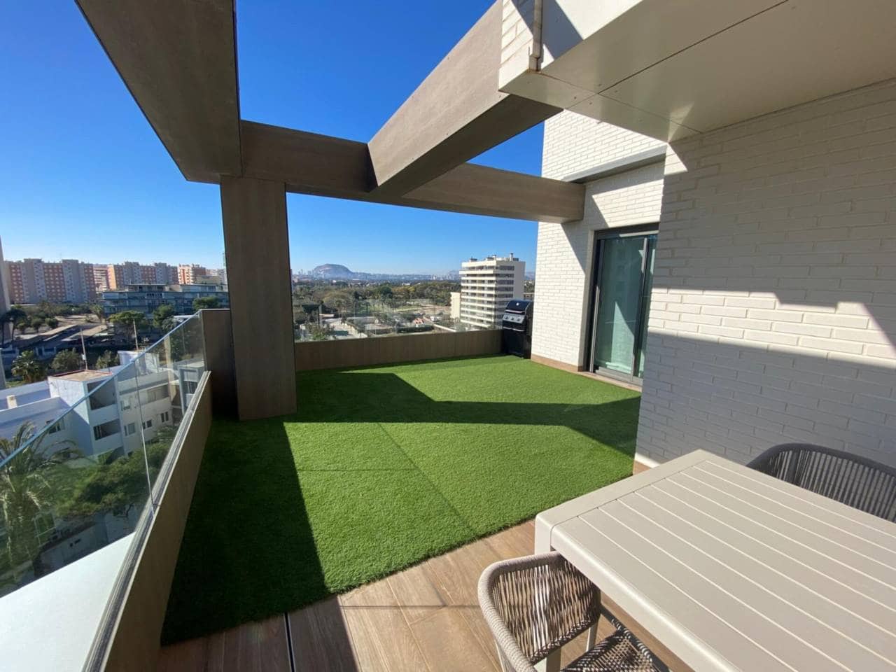 3 sypialnia Mieszkanie do wynajęcia w Miasto Alicante / Alacant z basenem garażem - 3 000 € (Ref: 9798515)