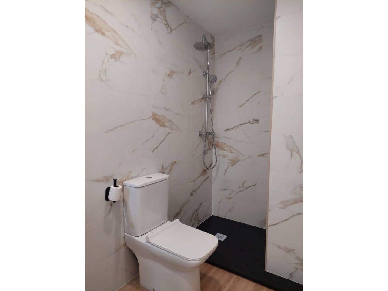 1 slaapkamer Flat te huur in Alicante stad - € 890 (Ref: 9816490)