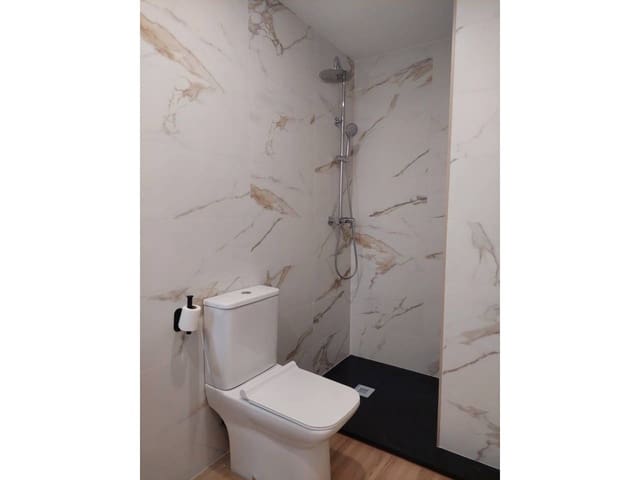 1 quarto Apartamento para arrendar em Alicante cidade - 890 € (Ref: 9816490)