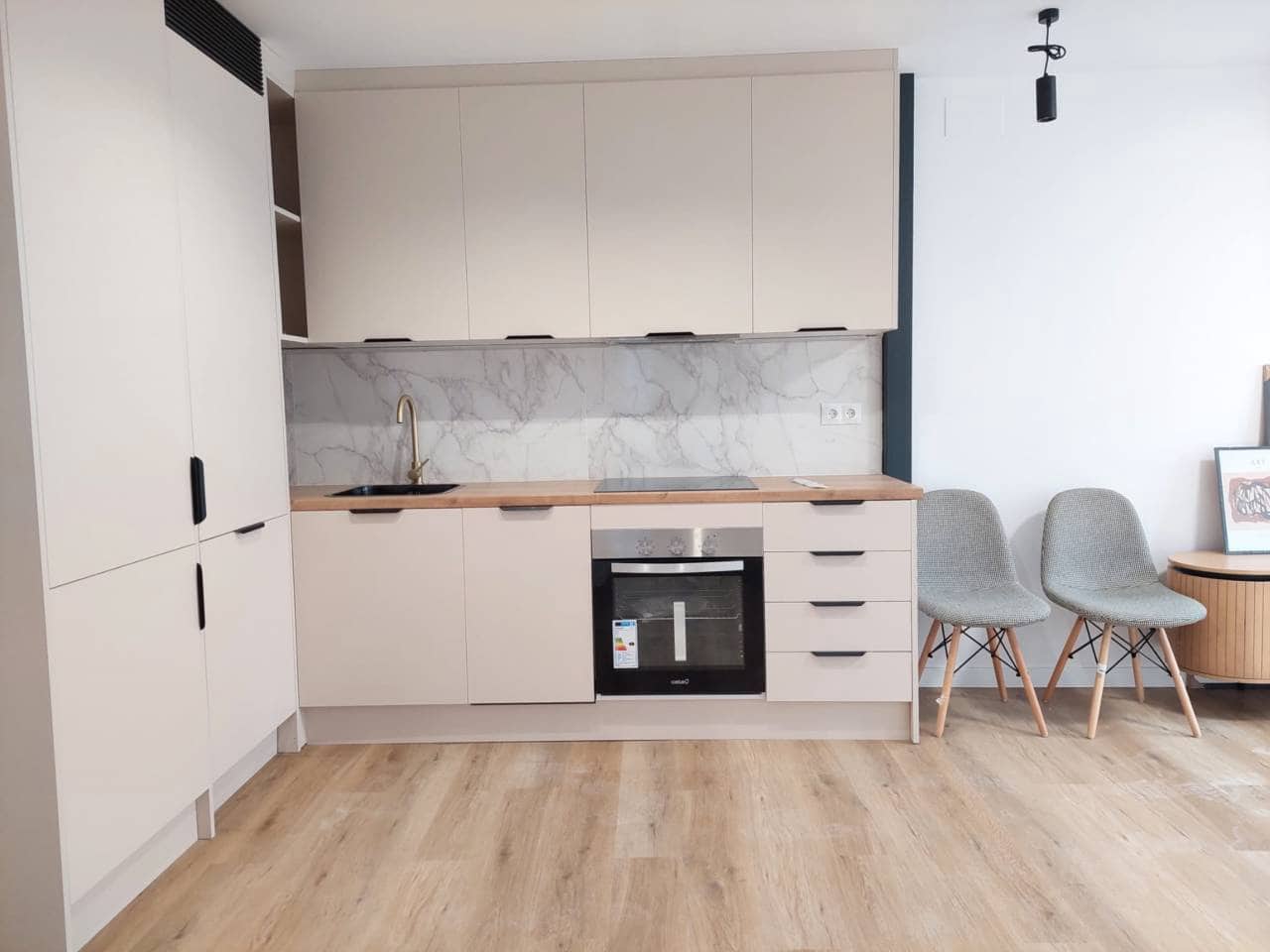 1 slaapkamer Flat te huur in Alicante stad - € 890 (Ref: 9816490)