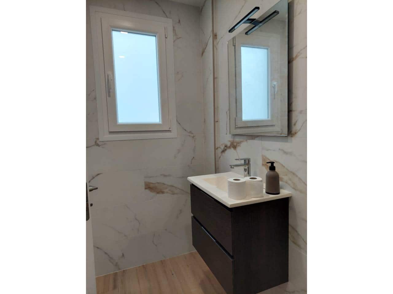 1 slaapkamer Flat te huur in Alicante stad - € 890 (Ref: 9816490)