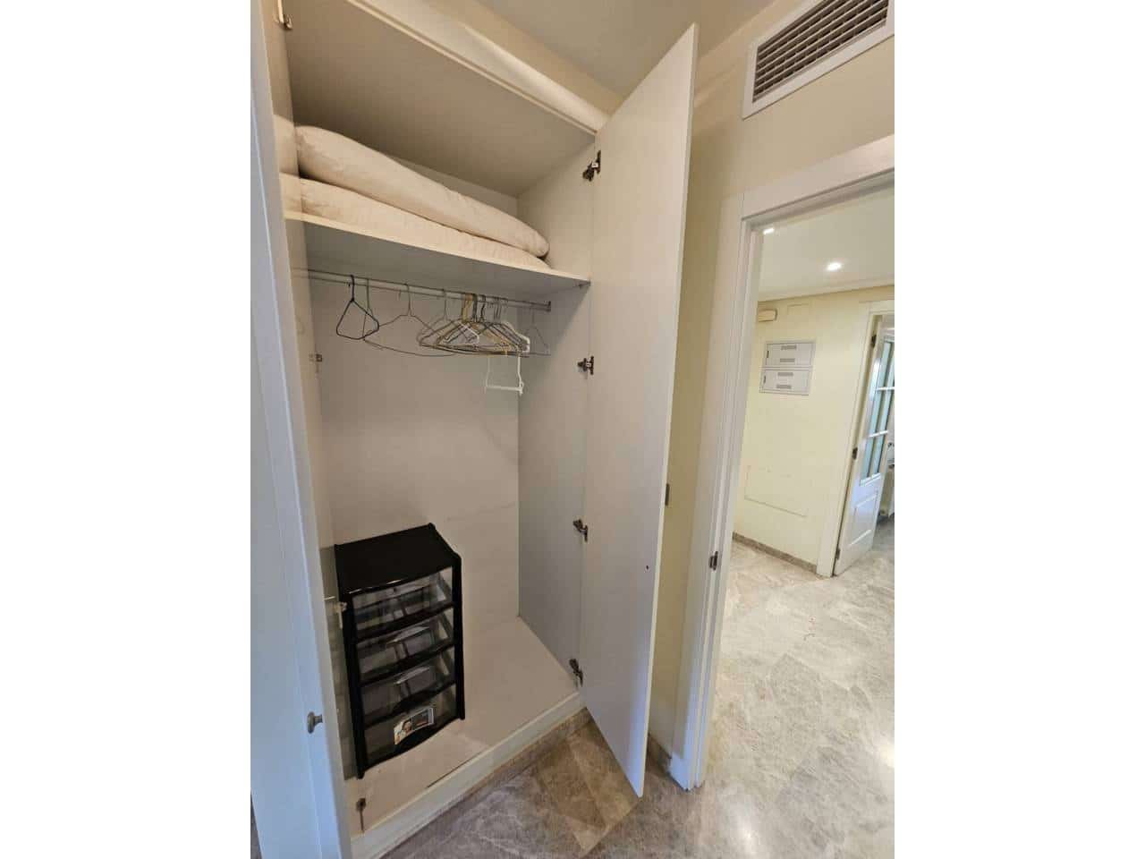 2 slaapkamer Flat te huur in Alicante stad met garage - € 1.000 (Ref: 9835056)