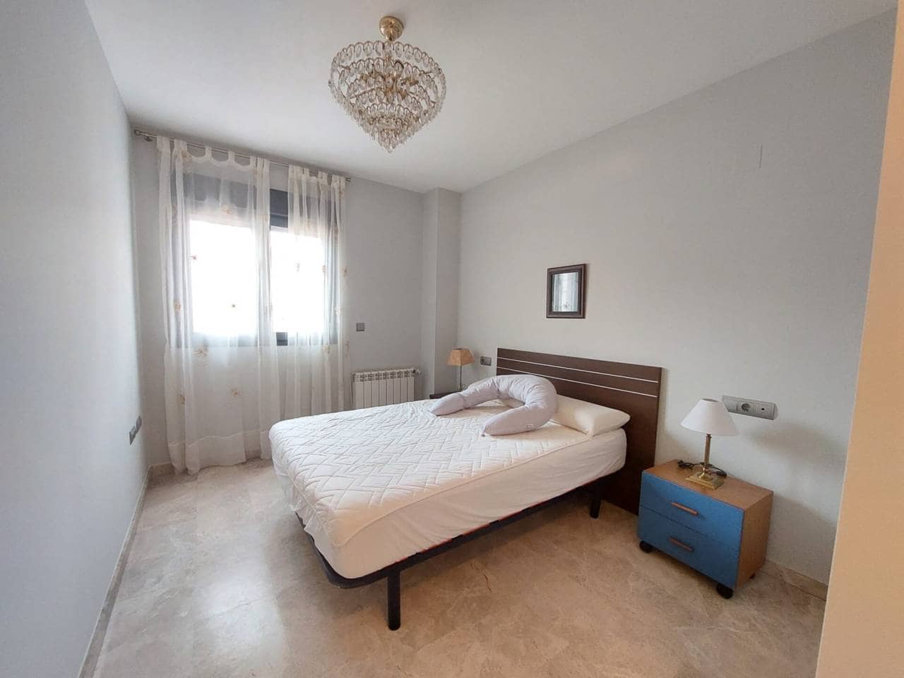 2 slaapkamer Flat te huur in Alicante stad met garage - € 1.000 (Ref: 9835056)