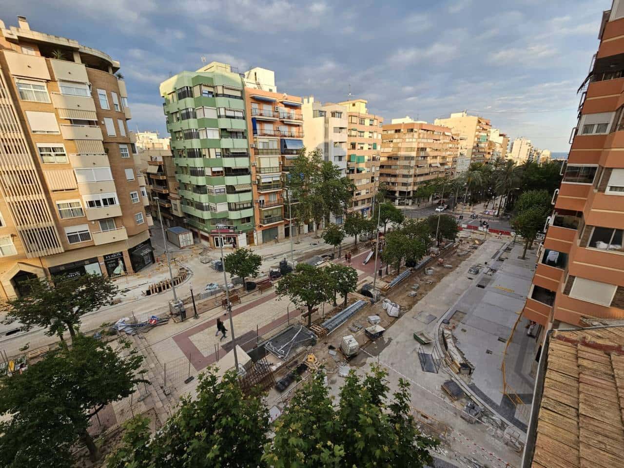2 slaapkamer Flat te huur in Alicante stad met garage - € 1.000 (Ref: 9835056)