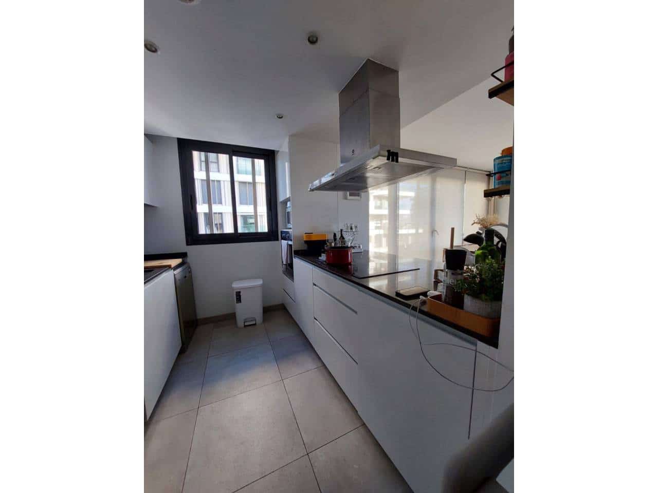 2 soverom Leilighet til salgs i Alicante by med svømmebasseng garasje - € 620 000 (Ref: 9861409)