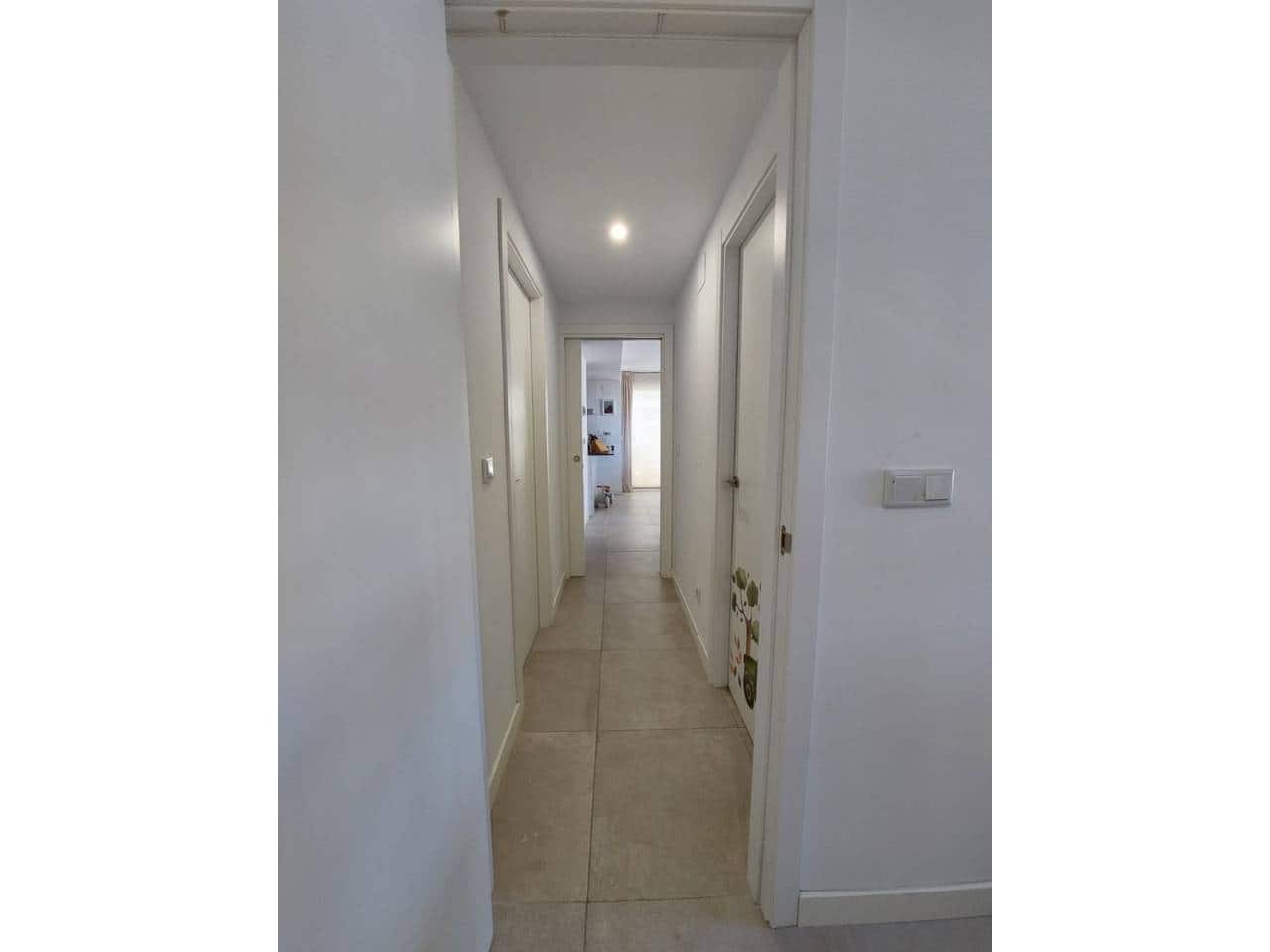 2 soverom Leilighet til salgs i Alicante by med svømmebasseng garasje - € 620 000 (Ref: 9861409)