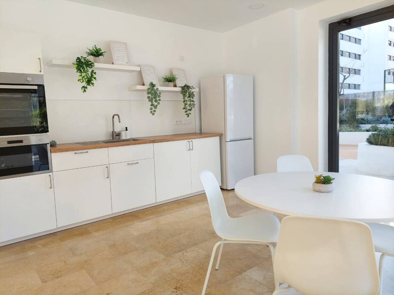 2 soverom Leilighet til salgs i Alicante by med svømmebasseng garasje - € 620 000 (Ref: 9861409)