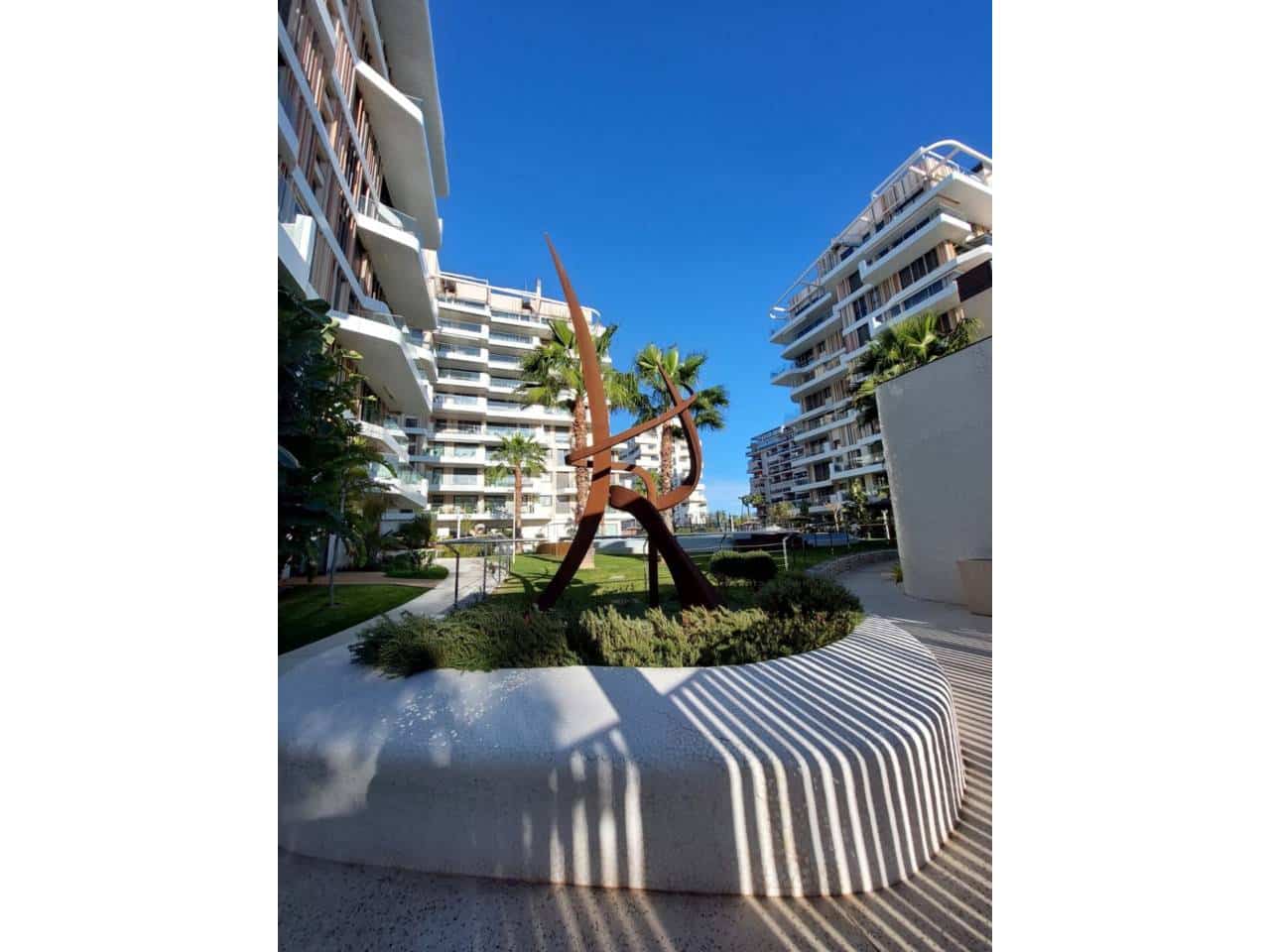 2 soverom Leilighet til salgs i Alicante by med svømmebasseng garasje - € 620 000 (Ref: 9861409)