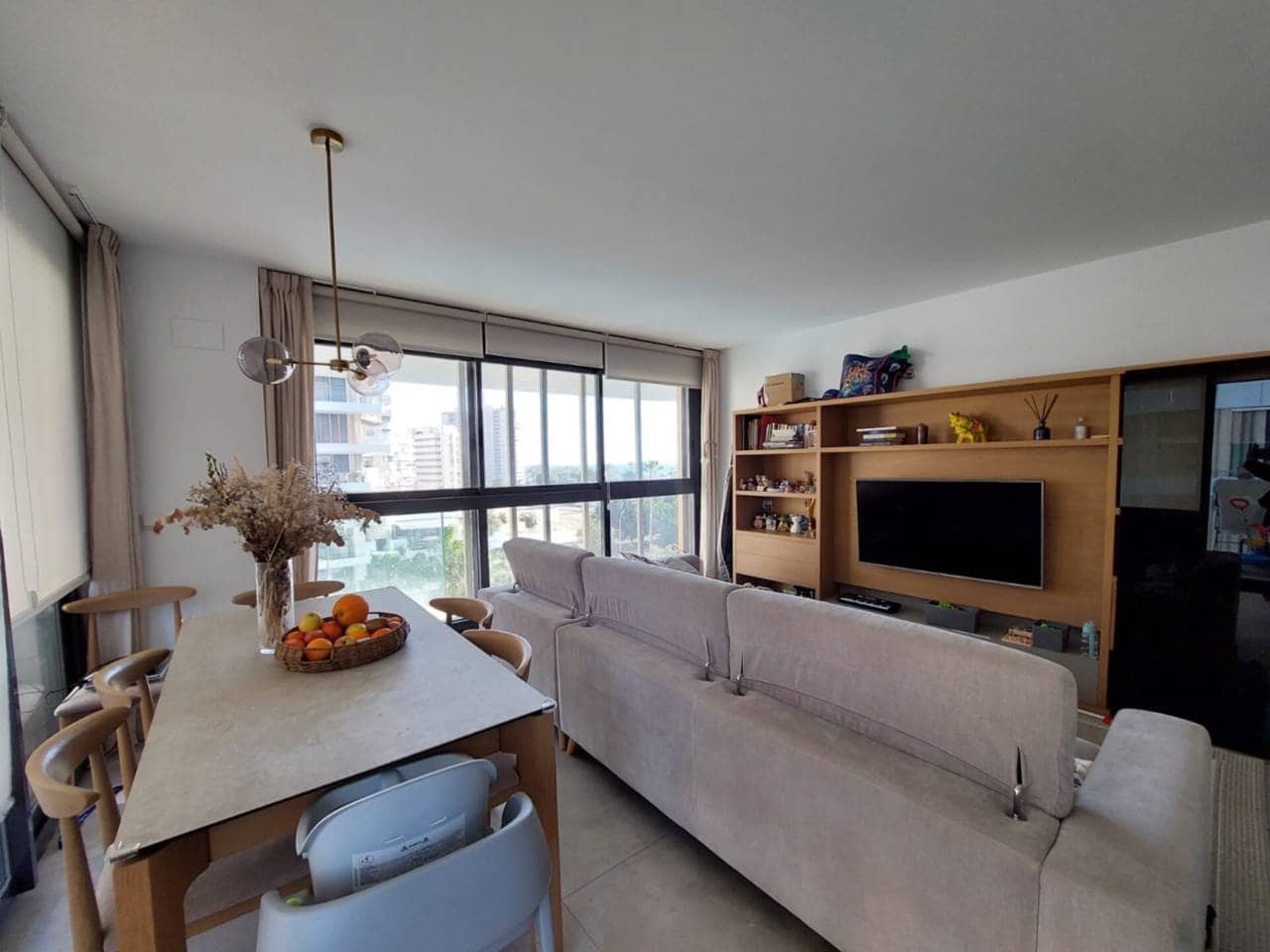 2 soverom Leilighet til salgs i Alicante by med svømmebasseng garasje - € 620 000 (Ref: 9861409)
