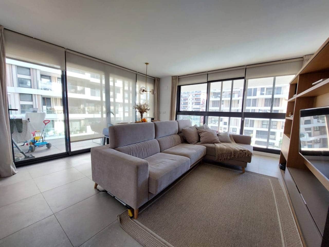 2 soverom Leilighet til salgs i Alicante by med svømmebasseng garasje - € 620 000 (Ref: 9861409)