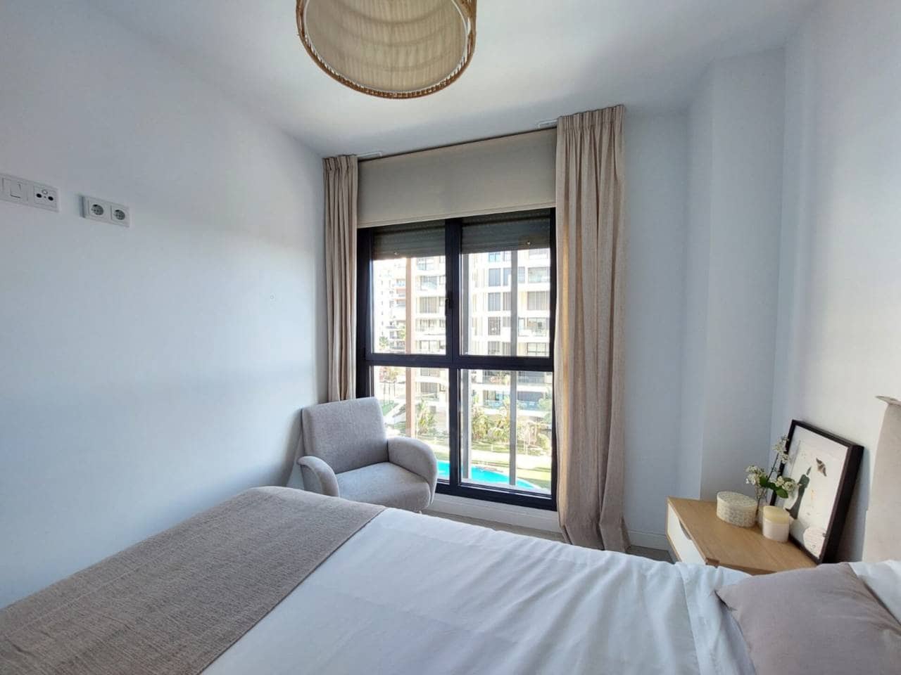 2 soverom Leilighet til salgs i Alicante by med svømmebasseng garasje - € 620 000 (Ref: 9861409)