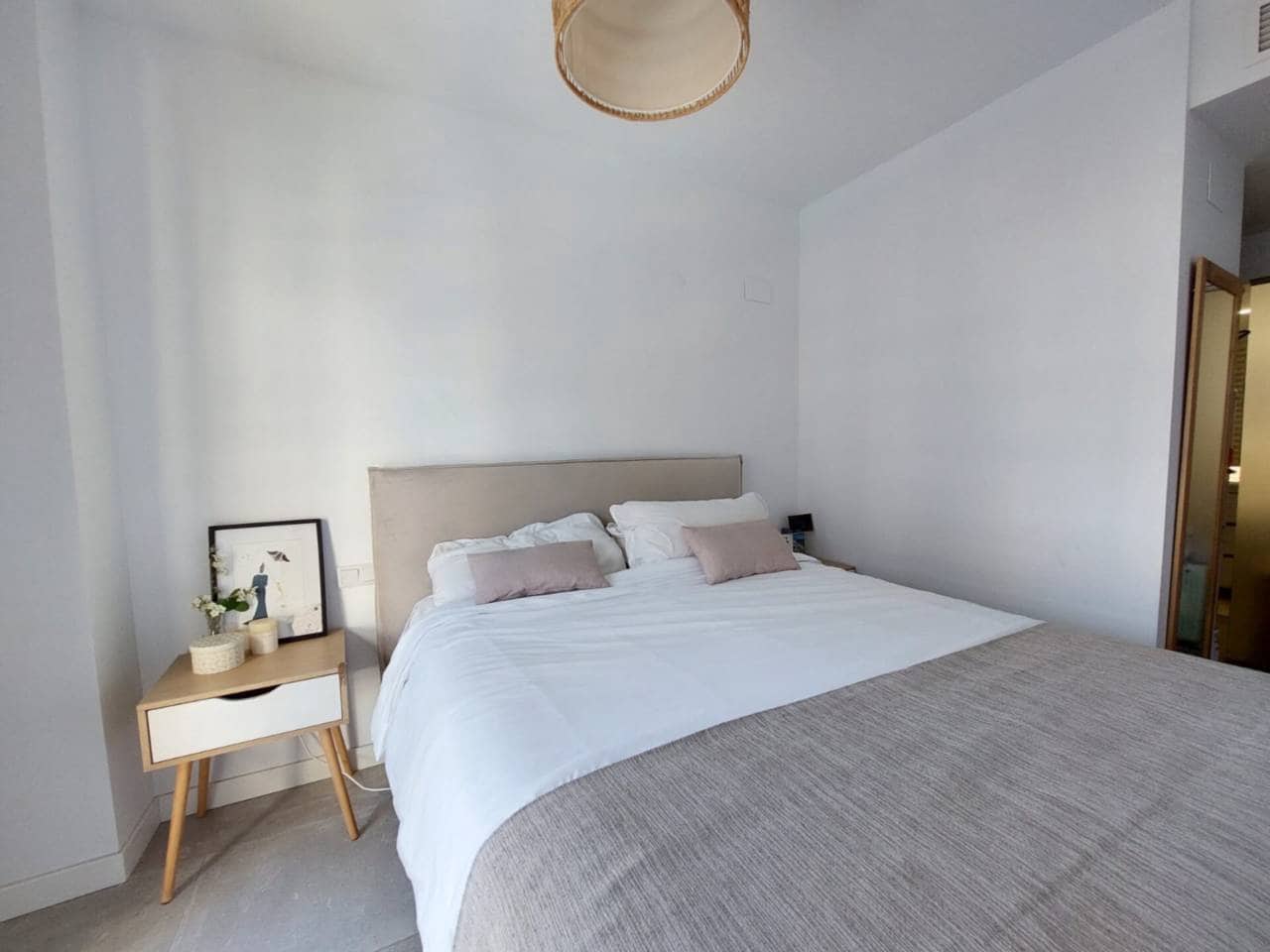 2 soverom Leilighet til salgs i Alicante by med svømmebasseng garasje - € 620 000 (Ref: 9861409)