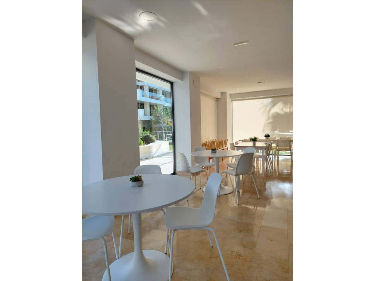 2 soverom Leilighet til salgs i Alicante by med svømmebasseng garasje - € 620 000 (Ref: 9861409)