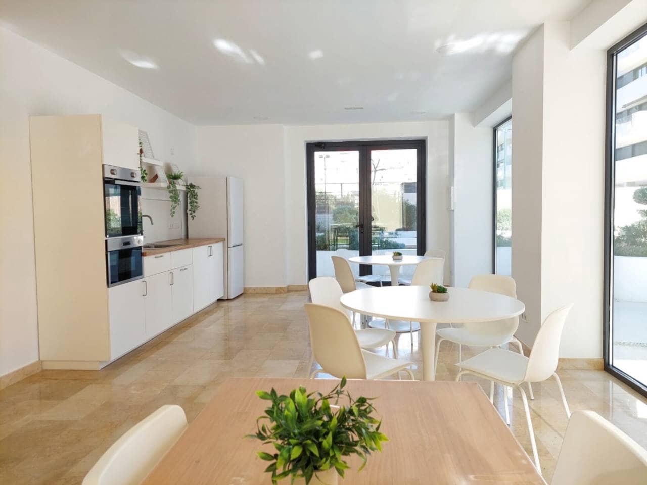 2 soverom Leilighet til salgs i Alicante by med svømmebasseng garasje - € 620 000 (Ref: 9861409)