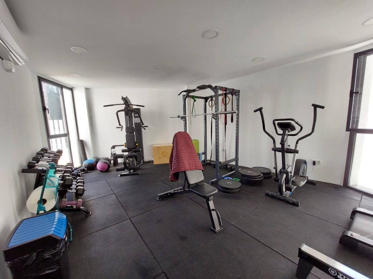 2 soverom Leilighet til salgs i Alicante by med svømmebasseng garasje - € 620 000 (Ref: 9861409)
