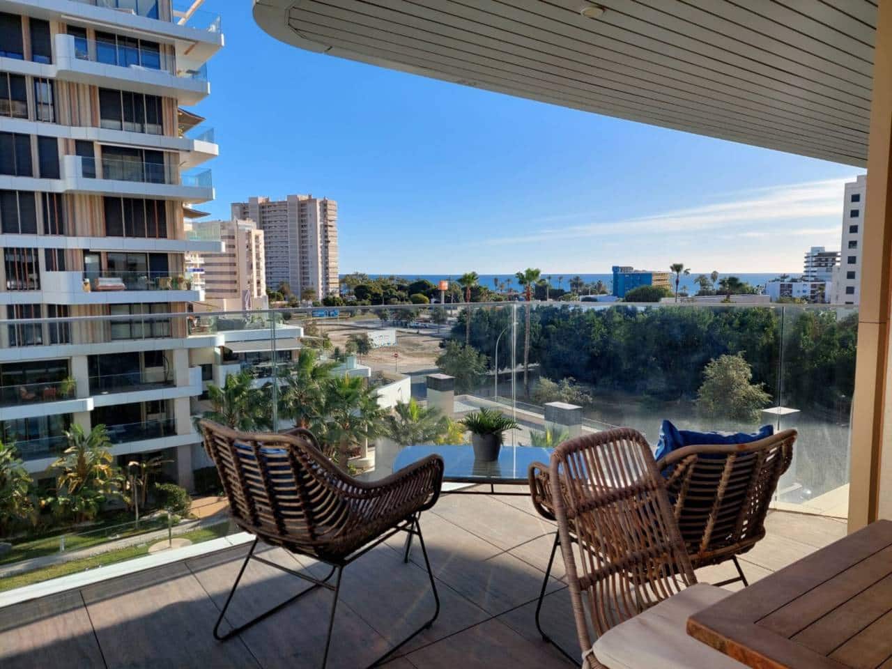 2 soverom Leilighet til salgs i Alicante by med svømmebasseng garasje - € 620 000 (Ref: 9861409)