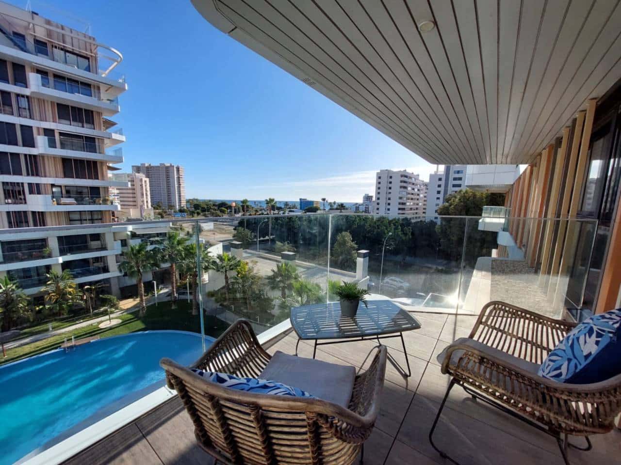 2 soverom Leilighet til salgs i Alicante by med svømmebasseng garasje - € 620 000 (Ref: 9861409)
