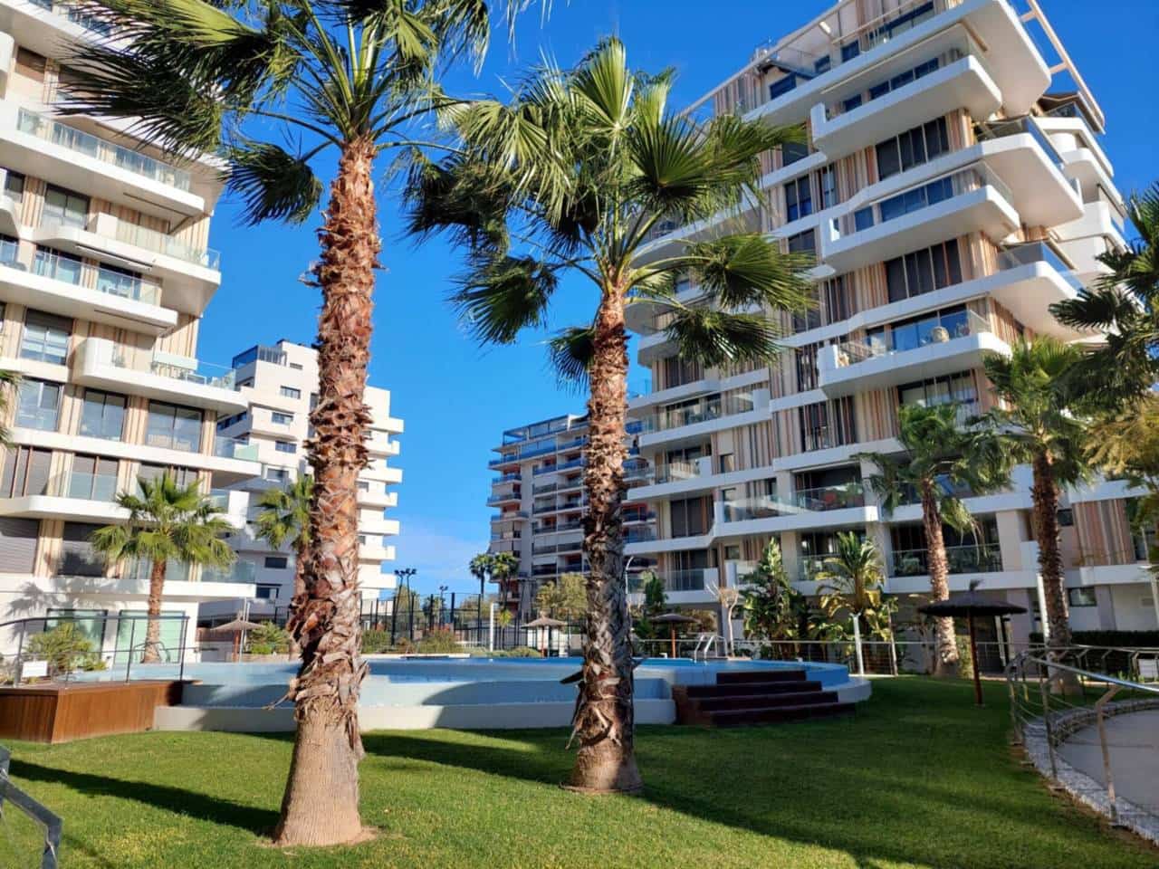 2 soverom Leilighet til salgs i Alicante by med svømmebasseng garasje - € 620 000 (Ref: 9861409)
