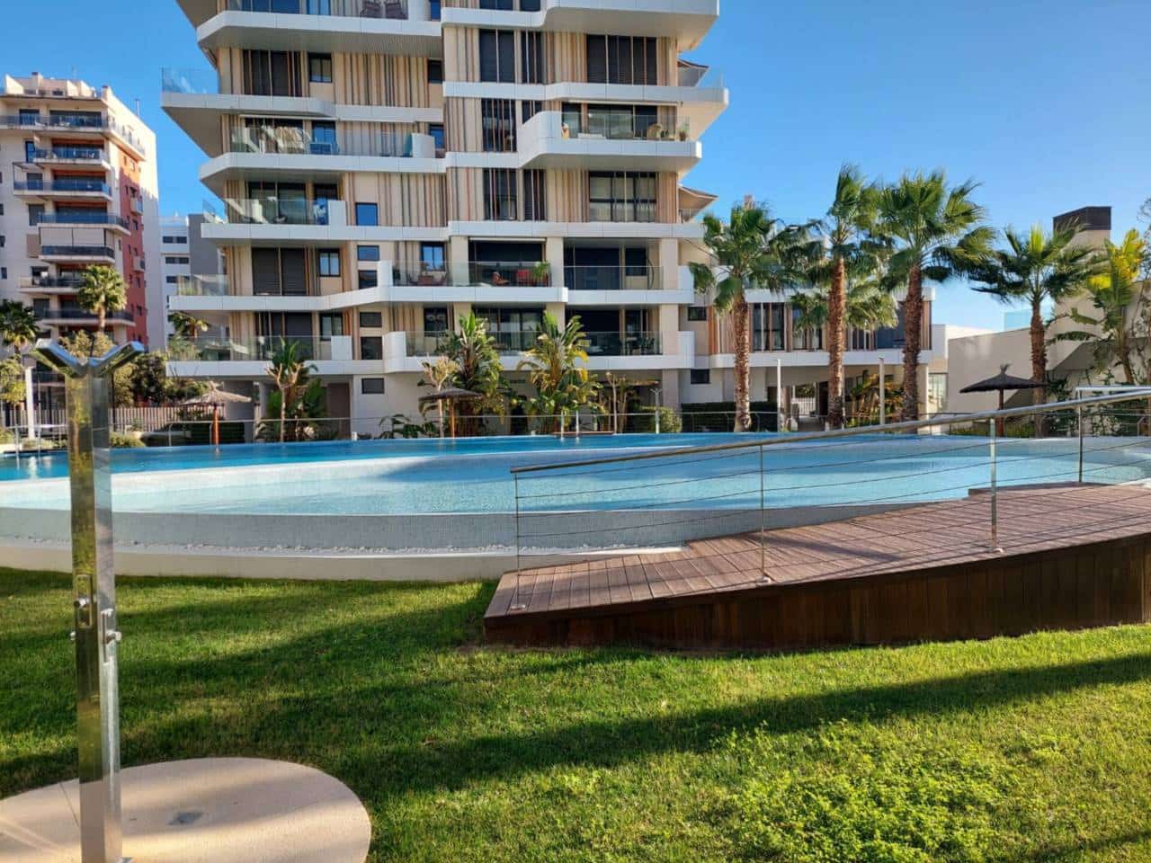 2 soverom Leilighet til salgs i Alicante by med svømmebasseng garasje - € 620 000 (Ref: 9861409)