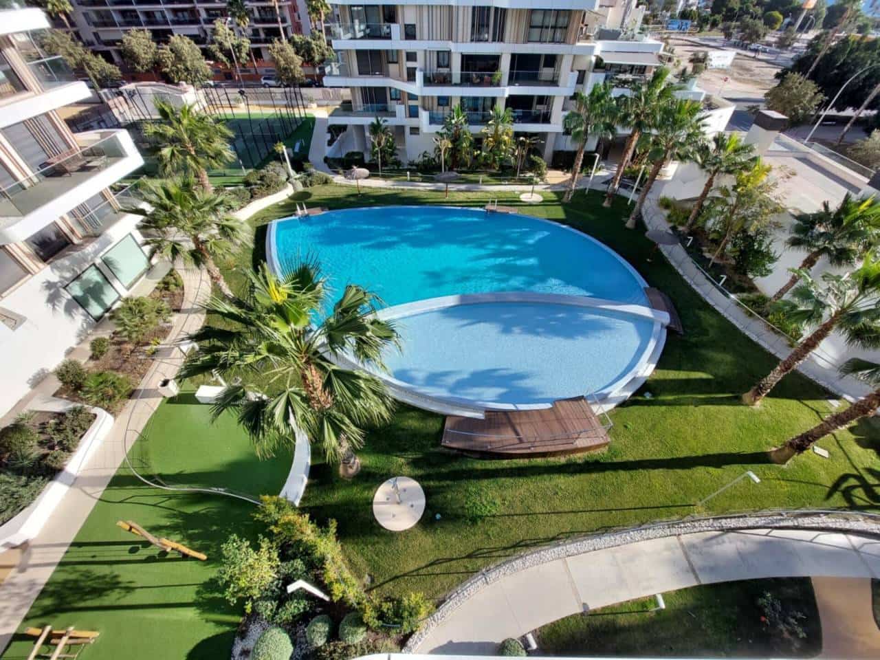2 soverom Leilighet til salgs i Alicante by med svømmebasseng garasje - € 620 000 (Ref: 9861409)