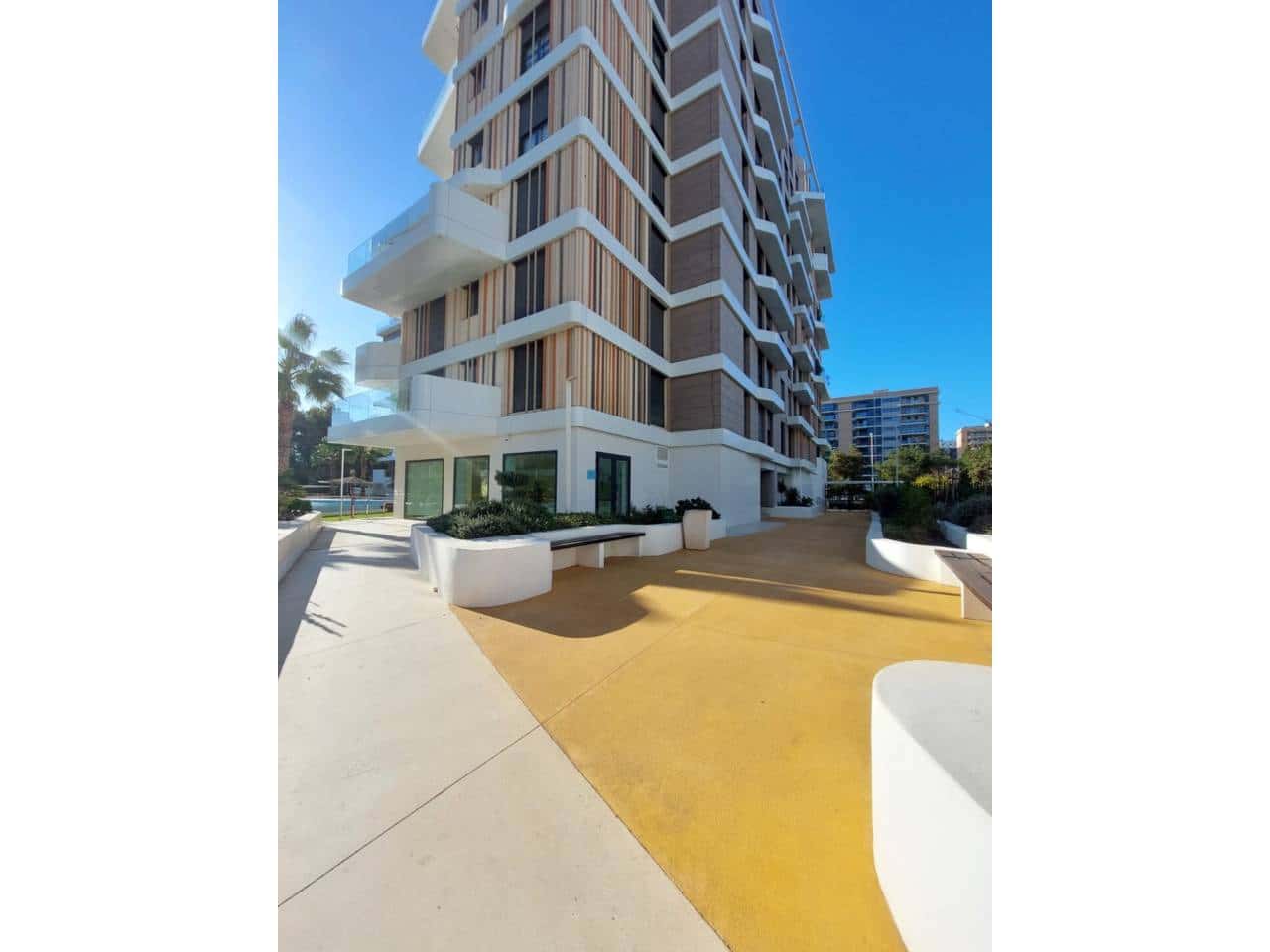 2 soverom Leilighet til salgs i Alicante by med svømmebasseng garasje - € 620 000 (Ref: 9861409)