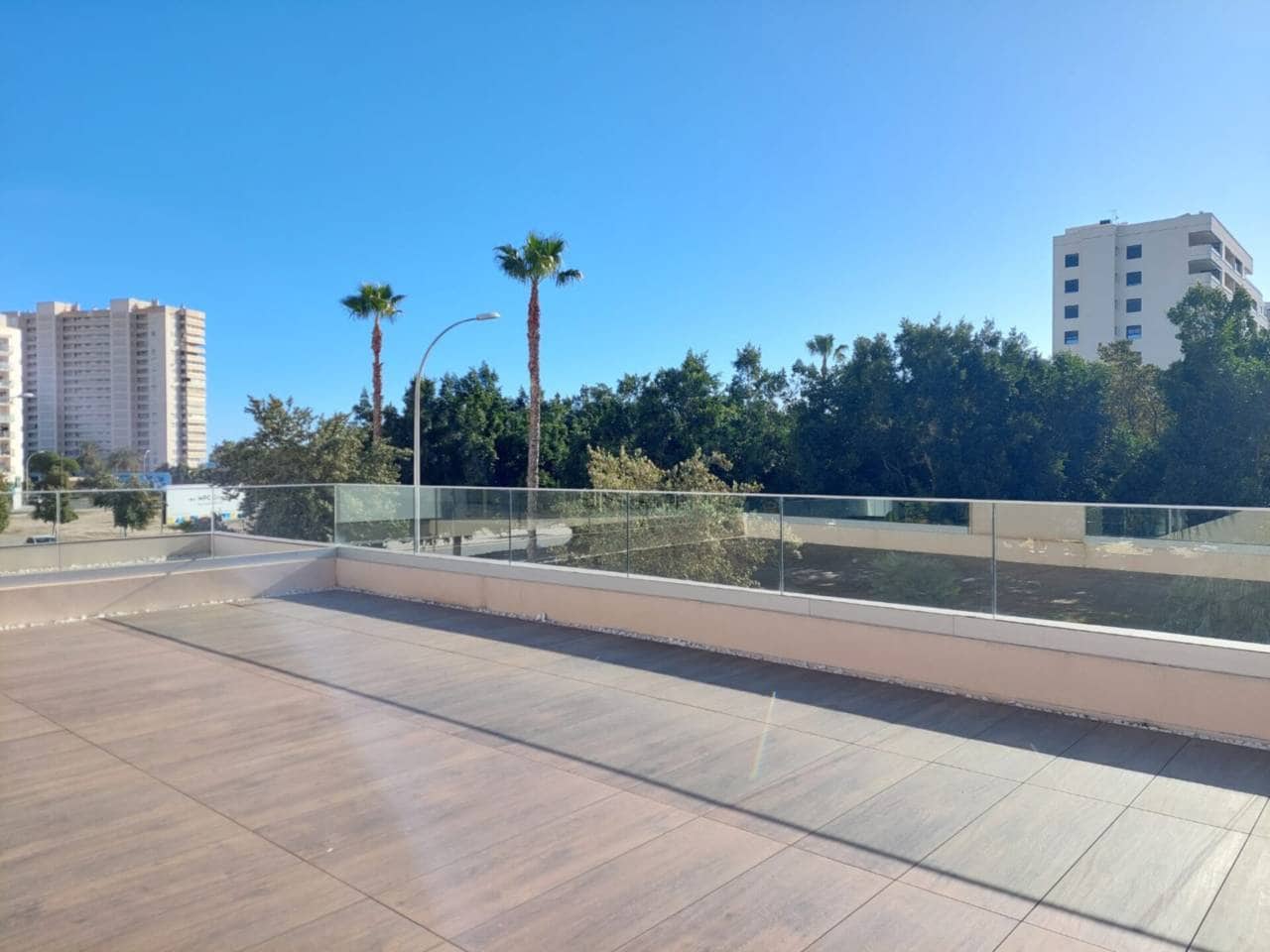2 soverom Leilighet til salgs i Alicante by med svømmebasseng garasje - € 620 000 (Ref: 9861409)