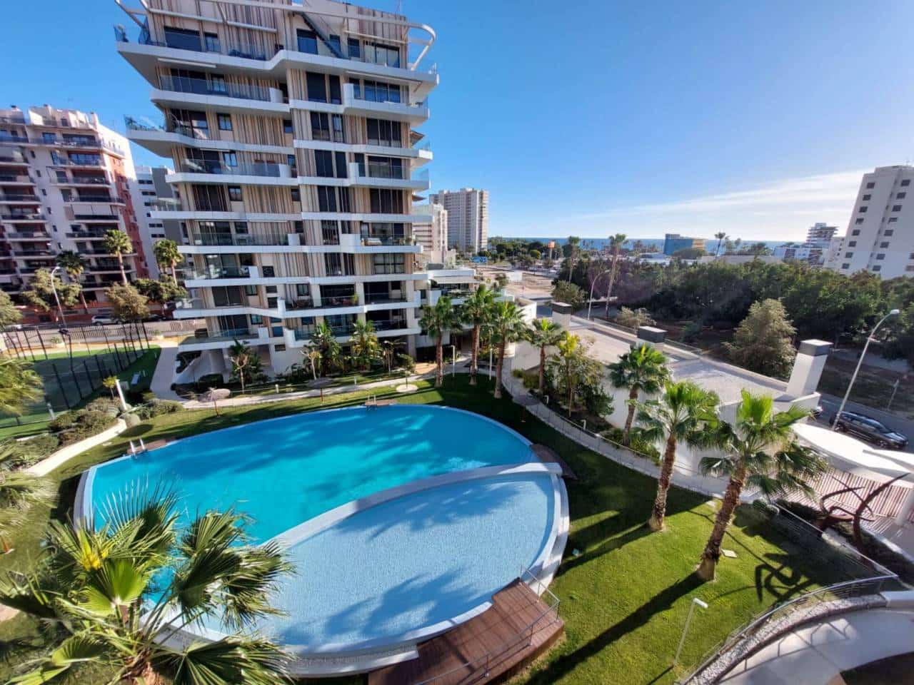 2 soverom Leilighet til salgs i Alicante by med svømmebasseng garasje - € 620 000 (Ref: 9861409)